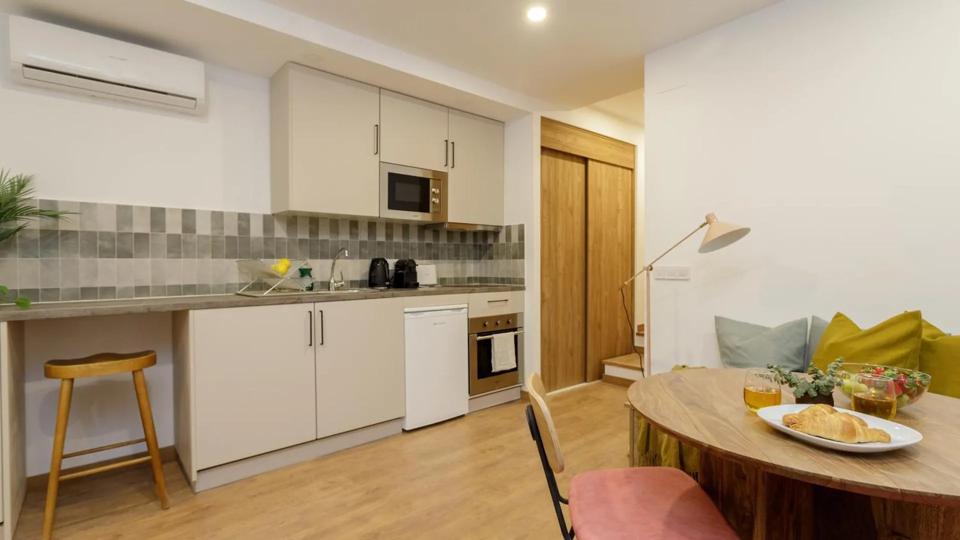 아파트 Comfy Stay Barcelona Cathedral